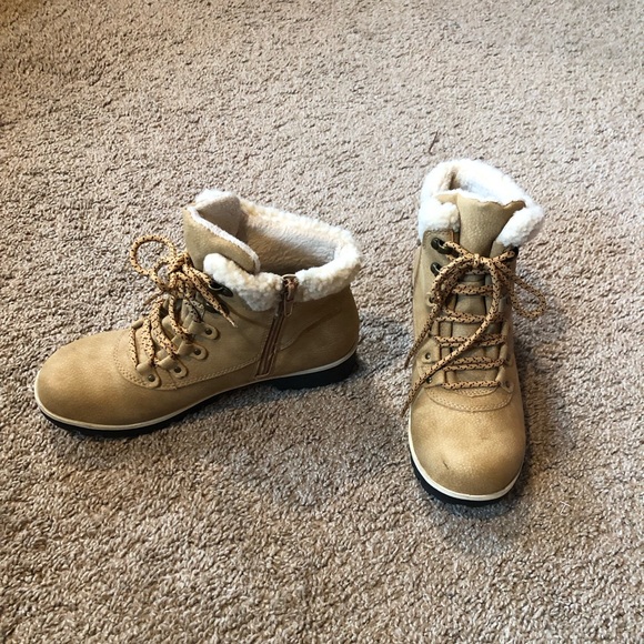 brown boots - Picture 4 of 4